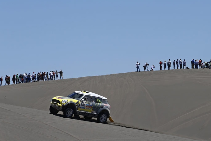 Dakar Rally 2014: Nani Roma wint derde etappe en leidt klassement, topprestatie van Wevers